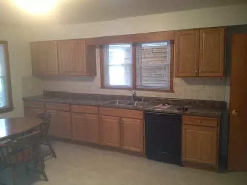 2407 11th St, Peru, IL 61354 photo 3