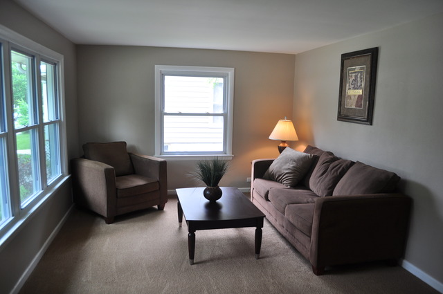 417 Dwight St, Elgin, IL 60120 photo 2