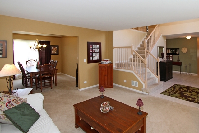 1545 Derby Ln, Bartlett, IL 60103 photo 5