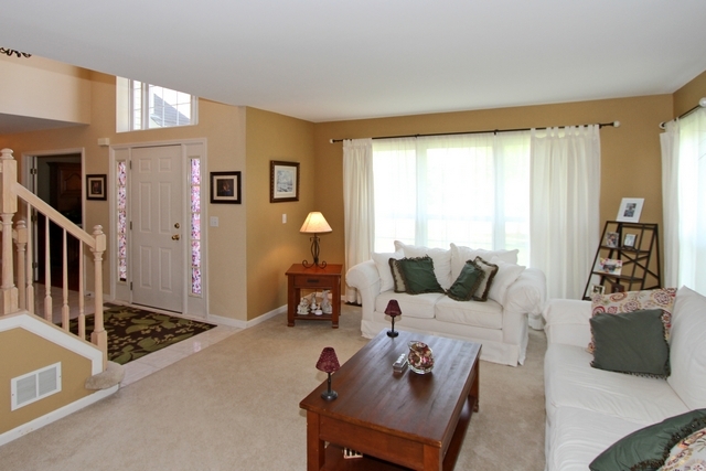 1545 Derby Ln, Bartlett, IL 60103 photo 2