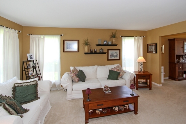 1545 Derby Ln, Bartlett, IL 60103 photo 4