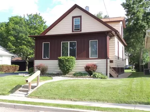 1716 10th St, Peru, IL 61354 photo 1