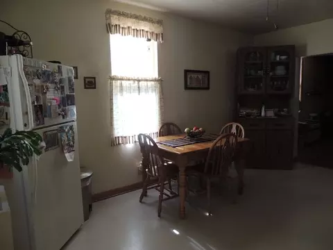 1716 10th St, Peru, IL 61354 photo 9
