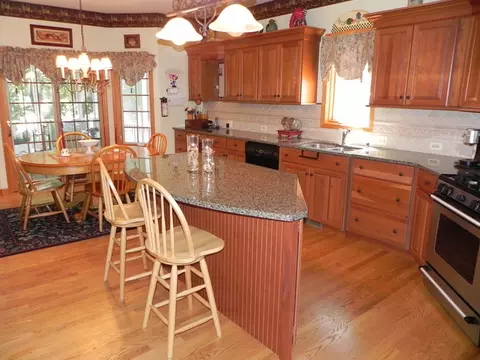 1063 Deerpath Rd, Aurora, IL 60506 photo 4