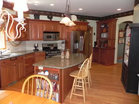 1063 Deerpath Rd, Aurora, IL 60506 photo 3