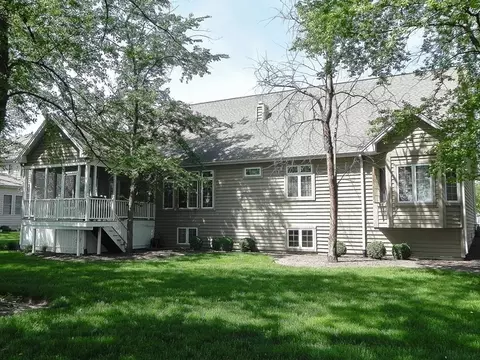 1063 Deerpath Rd, Aurora, IL 60506 photo 2