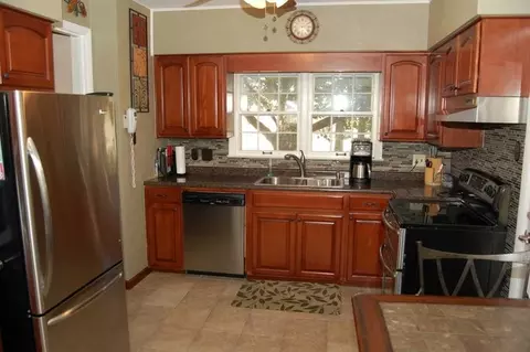 307 E 11th St, Lockport, IL 60441 photo 5