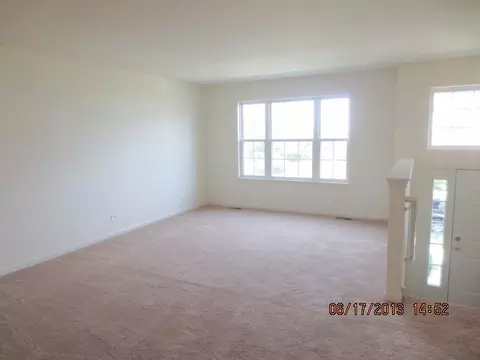 893 Clover Ln, Pingree Grove, IL 60140 photo 3