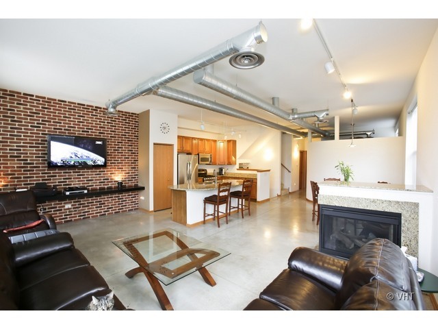 1702 Simms St, Aurora, IL 60504 photo 2