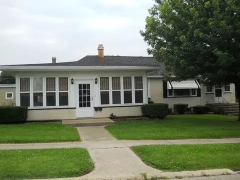 330 W Devlin St, Spring Valley, IL 61362 photo 2