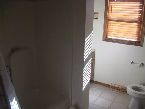 1230 Sycamore, Peru, IL 61354 photo 16