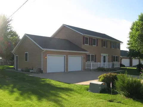 1230 Sycamore, Peru, IL 61354 photo 1