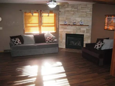 1230 Sycamore, Peru, IL 61354 photo 5