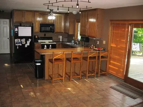 1230 Sycamore, Peru, IL 61354 photo 8