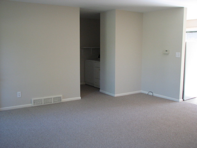 2718 N Old Oak Dr, Mchenry, IL 60050 photo 2