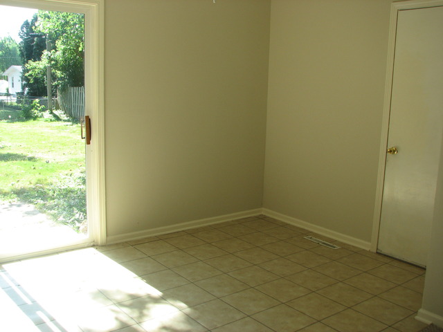 2718 N Old Oak Dr, Mchenry, IL 60050 photo 3