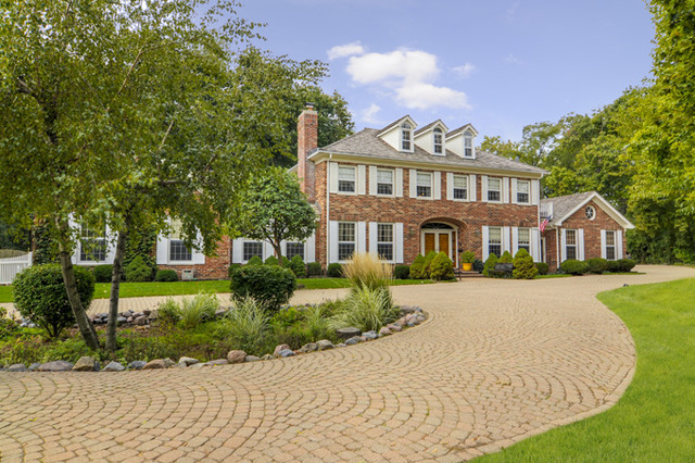 1970 Orchard Rd, Wheaton, IL 60187 photo 1