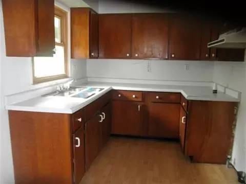 136 S Clark St, Seneca, IL 61360 photo 3