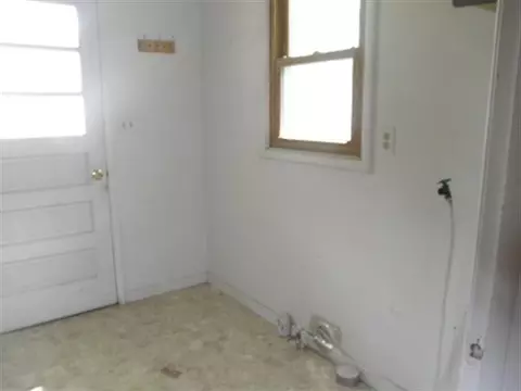136 S Clark St, Seneca, IL 61360 photo 4
