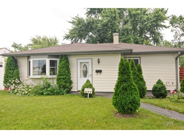 677 N Wayne Pl, Wheeling, IL 60090 photo 1