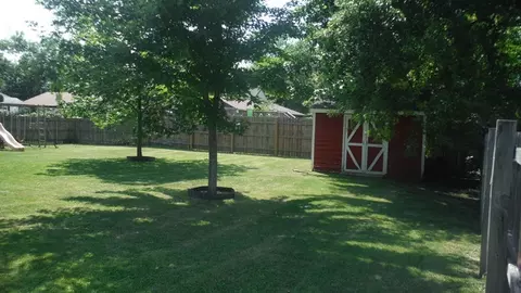 135 Circle Dr E, Montgomery, IL 60538 photo 3