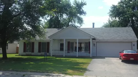 135 Circle Dr E, Montgomery, IL 60538 photo 1