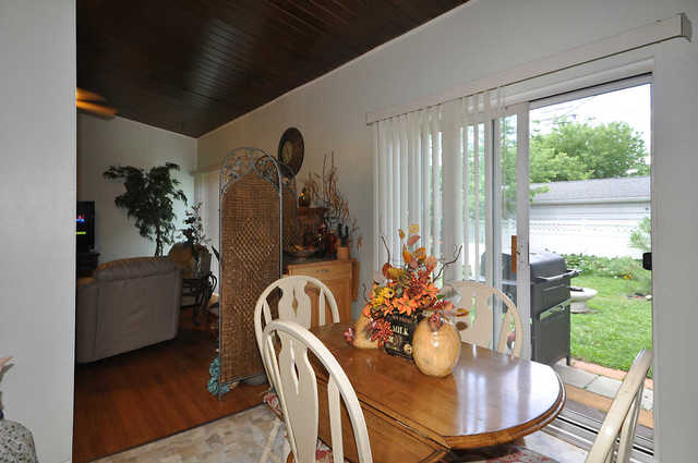 1319 E Prairie Ave, Des Plaines, IL 60016 photo 8