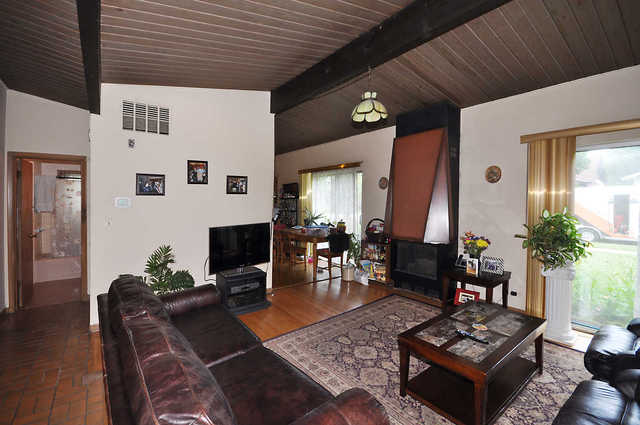 1319 E Prairie Ave, Des Plaines, IL 60016 photo 2