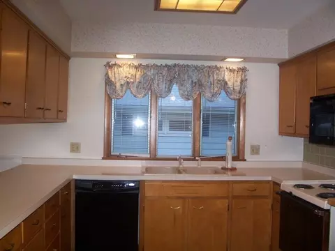 658 E Central Ave, Princeton, IL 61356 photo 2