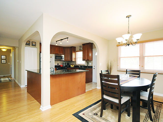 136 Coral Ln, Wheeling, IL 60090 photo 8