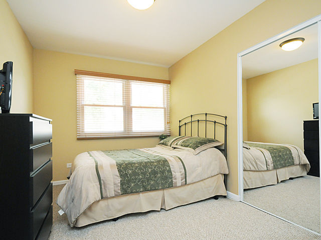 136 Coral Ln, Wheeling, IL 60090 photo 13
