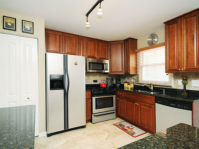 136 Coral Ln, Wheeling, IL 60090 photo 6