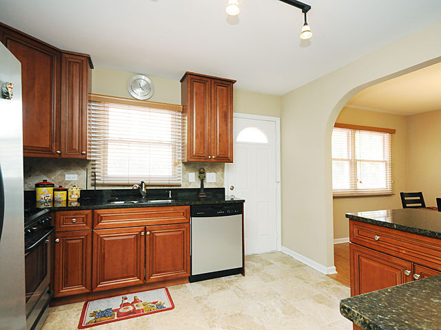 136 Coral Ln, Wheeling, IL 60090 photo 5