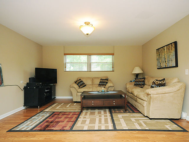 136 Coral Ln, Wheeling, IL 60090 photo 16