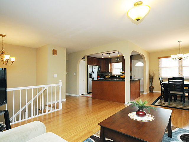 136 Coral Ln, Wheeling, IL 60090 photo 3