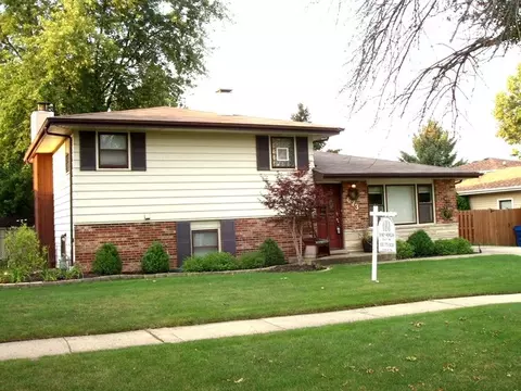673 Juniper Ln, Bartlett, IL 60103 photo 1