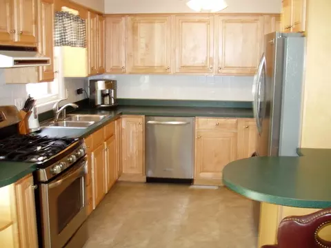 673 Juniper Ln, Bartlett, IL 60103 photo 3