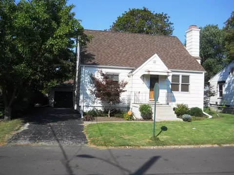 1802 Prospect Ave, Peru, IL 61354 photo 2