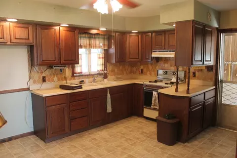210 Elm St, Spring Valley, IL 61362 photo 3