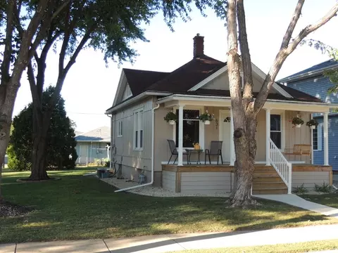 631 12th St, Peru, IL 61354 photo 2