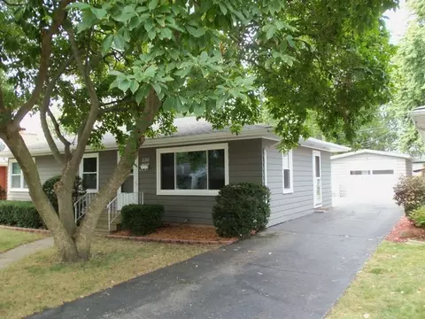 130 Robinson Dr, Morris, IL 60450 photo 2