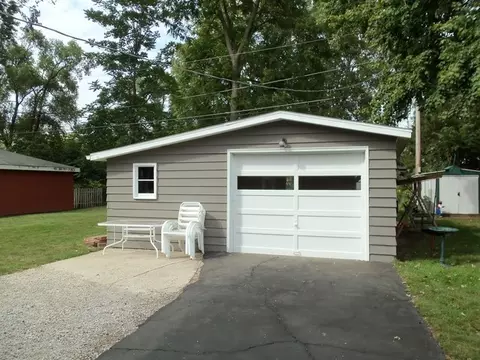 130 Robinson Dr, Morris, IL 60450 photo 4