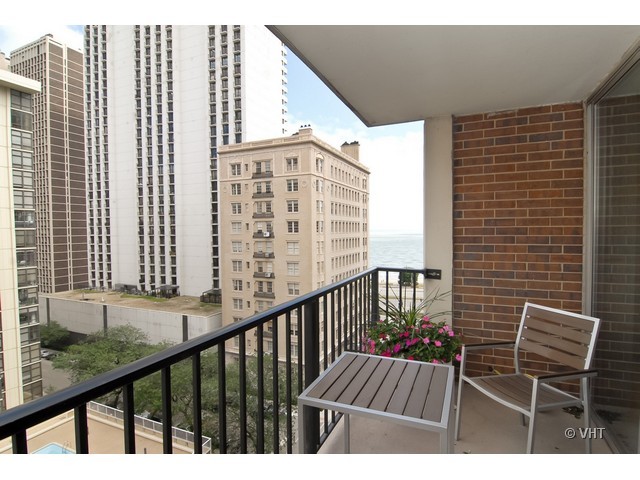 71 E Division St #1104, Chicago, IL 60610 photo 11