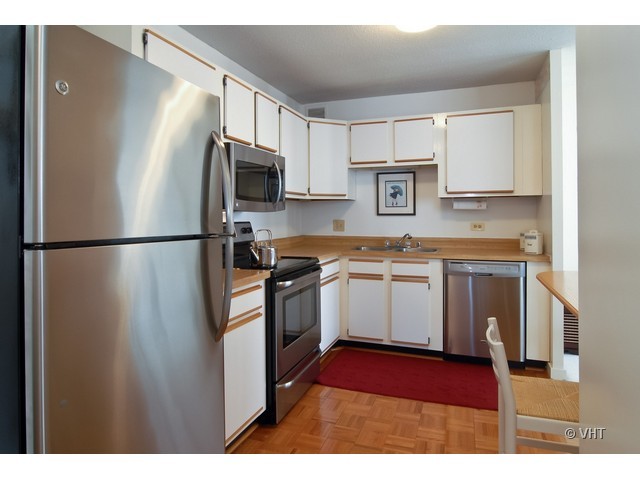 71 E Division St #1104, Chicago, IL 60610 photo 4
