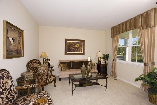 574 Enclave Dr, Cary, IL 60013 photo 2