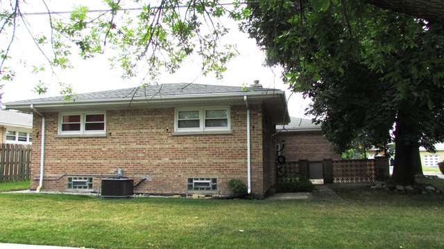 8114 W Memory Ln, Chicago, IL 60656 photo 1