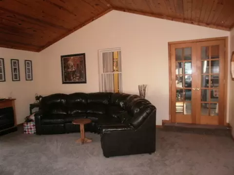 2827 Seventh St, Peru, IL 61354 photo 4