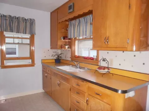 2827 Seventh St, Peru, IL 61354 photo 6