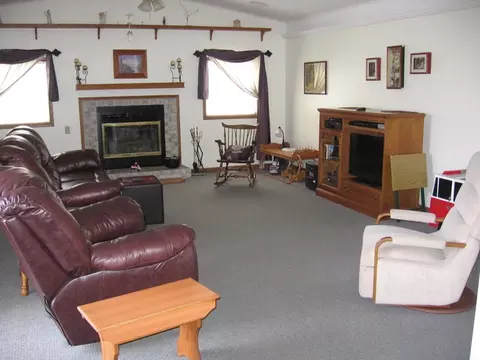 105 Valley View Dr, Seneca, IL 61360 photo 8