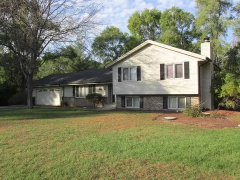 9840 Petry, Roscoe, IL 61073 photo 2
